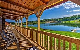 Lakefront Paradise On-Site Hiking And Waterfall!